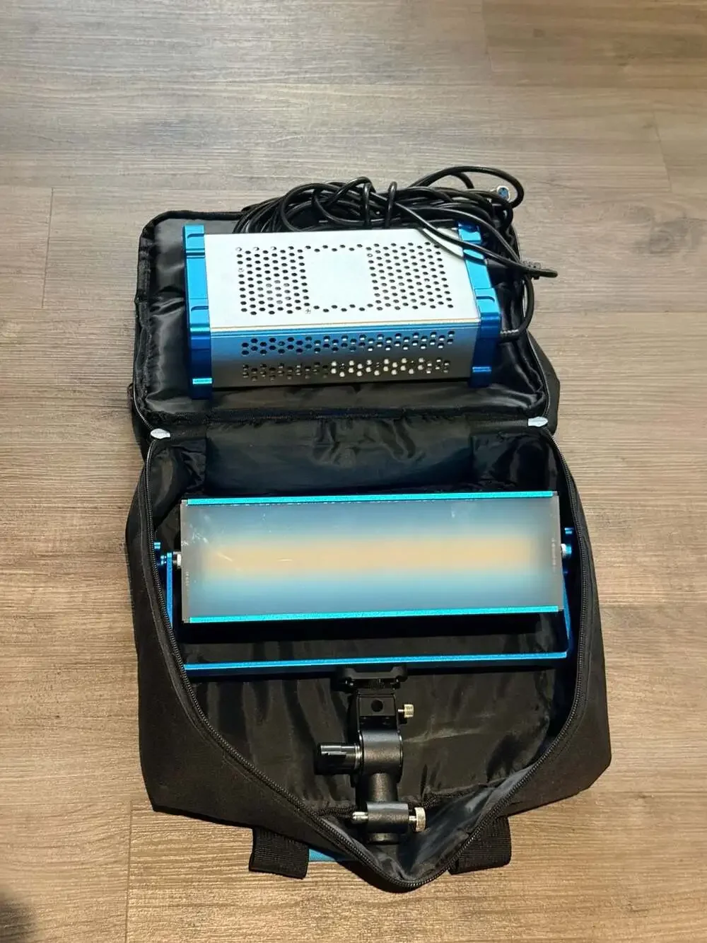 Dracast Tulva 2000B LED Flood Video Light. Aircraft aluminum construction.